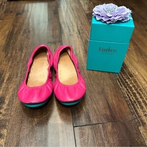 🥿 Tieks Fuchsia Flats – Size 6